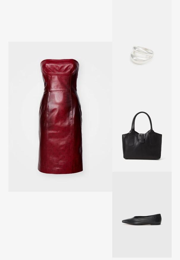 Punane nahkne õlavabadega kleit, mis on peene siluetiga, sileda tekstuuriga ja kergelt mustriga kaunistatud. Põlvini ulatuv sirge äärega.; Musthave mustris balletkingad, terav nina, minimaliseeritud disain, sile pind, madal konts, ilma nähtava riistvara või kaunistusteta.; Mustgamma nahast kott, millel on sile tekstuur, struktureeritud kuju, kaks käepidet ja esiküljel silmapaistev hõbedane pandla detail.; Hõbedane kahekordne rõngas sujuva, poleeritud pinnaga. Omab voolavat, kõverat disaini, millel on kattuvad sektsioonid, et saavutada kaasaegne ilme.