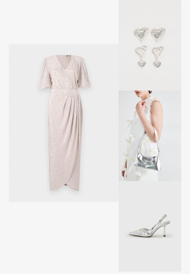 Vestido envolvente rosa pálido, até ao chão, com mangas curtas e esvoaçantes; apresenta um tecido texturizado e brilhante com uma cintura franzida e uma saia drapeada.; Sapato de salto alto slingback prateado com bico fino, acabamento metálico, duas correias decorativas e um salto esbelto com ponta preta.; Bolsa metálica prateada com uma forma estruturada, apresentando uma alça superior e um detalhe de laço na frente. Textura suave, acabamento reflexivo.; Os brincos em forma de coração prateados apresentam pedras claras facetadas, com uma moldura texturizada. O conjunto inclui estilos de botão e de gota.