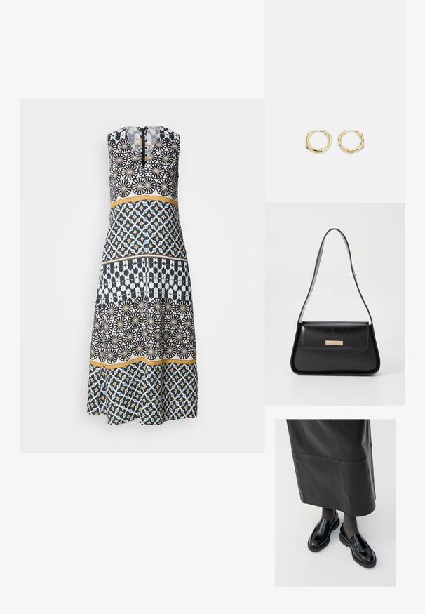 Šaty vyrobené z látky s kombinací geometrických vzorů v námořnické modré, bílé a žluté barvě. Bezramenný design s detaily na zip na zádech.; Černé kožené polobotky s hladkým povrchem, zdobené páskem, s kulatou špičkou a texturovanou podrážkou. Nosené s dlouhou černou koženou sukní.; Černá kožená kabelka se strukturovaným trojúhelníkovým tvarem, štíhlým popruhem a zlatými kovovými prvky, na přední klopě s logovými destičkami.; Zlaté kruhové náušnice s texturovaným, nepravidelným tvarem. Disponují bezproblémovým uzávěrem a leštěným povrchem, což zdůrazňuje moderní design.