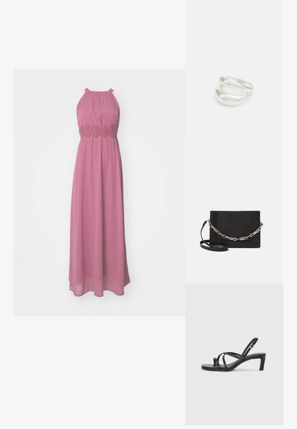 Maksikleita maiga rozā audumā ar halter apakšdaļu, sagrieztu bodici un mežģīņu jostas detaļām. Plūstošs dizains ar pilnu garumu.; Melnas strappy sandales ar kvadrātveida purngaliem un zemu bloku papēdi. Ievērojamas ar vairākiem plāniem siksniņām un regulējamu potītes siksniņu. Izgatavotas no gludas ādas.; Melna ādas crossbody soma ar gludu faktūru, taisnstūrveida formu un metalizētu ķēdes detaļu priekšā. Iekļauta regulējama siksna.; Sudraba divu joslu gredzens ar gludu, pulētu virsmu. Iezīmējas ar plūstošu, izliekta dizaina struktūru ar pārklājošām sekcijām modernam izskatam.