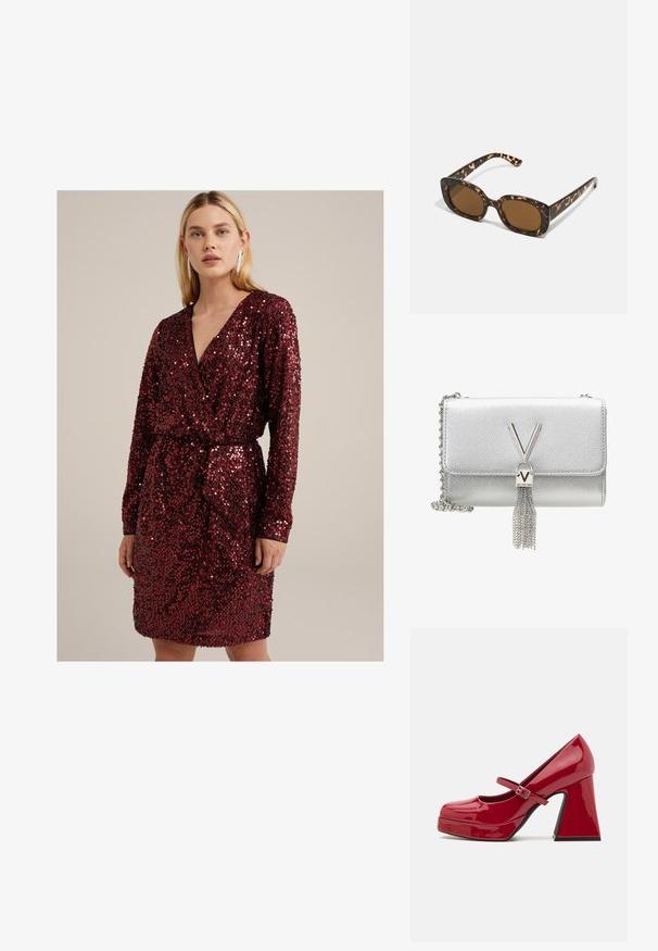 Červené šaty s lurexom a dlhými rukávmi v strihu do A s výstrihom do V, doplnené opaskom v páse pre vymedzenú siluetu.; Červená lakovaná kožená Mary Jane topánka na vysokom podpätku s okrúhlou špičkou, prednou platformou, prackou a tvarovaným blokovým podpätkom.; Slnečné okuliare v tortoiseshell štýle s okrúhlym, robustným rámom a hnedými šošovkami. Má jemné vzory a rovné, zoštíhlené ramená.; Strieborná kožená crossbody taška s textúrou, so reťazovým popruhom; na prednej strane sa nachádza výrazné strieborné logo 'V' a detail s strapcom.