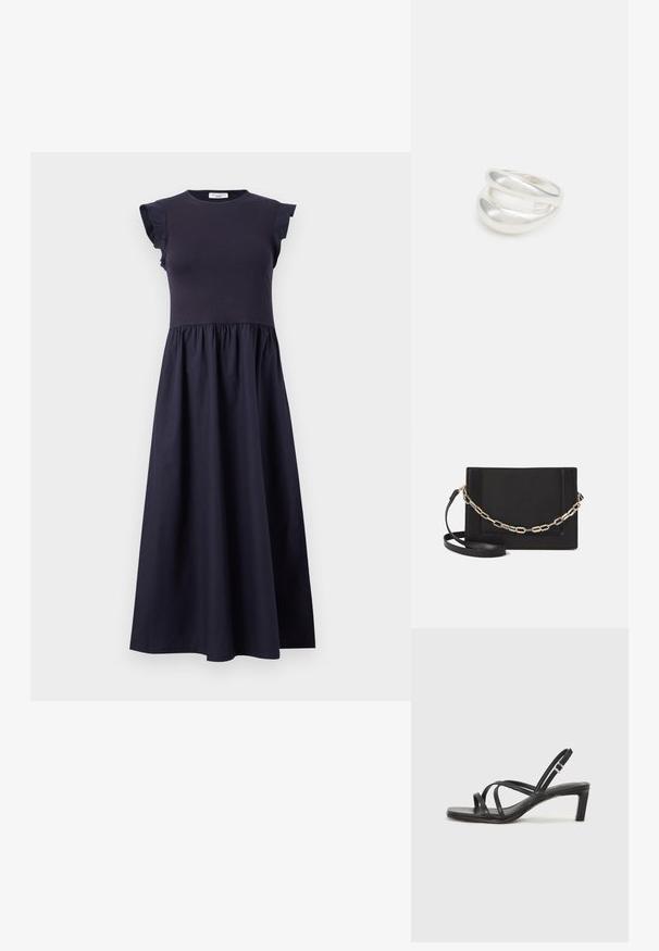 Námořní šaty s těsným korzetem, volánkovými krátkými rukávy a rozšířenou sukní se shromážděným pasem. Vyrobené z hladké, lehké tkaniny.; Čierne sandále na vysokom podpätku so štvorcovou špičkou a nízkym blokovým podpätkom. Obsahujú viacero tenkých popruhov a nastaviteľný členkový popruh. Vyrobené z hladkej kože.; Čierna kožená crossbody taška s hladkou textúrou, obdĺžnikovým tvarom a kovovým reťazovým detailom na prednej strane. Súčasťou je nastaviteľný popruh.; Strieborný prsteň s dvojitým pásikom s hladkým, lesklým povrchom. Má plynulý, zakrivený dizajn s prekryvajúcimi sa časťami pre moderný vzhľad.