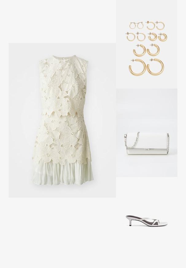 Spitzenkleid mit Blumenmuster in Elfenbein, mit schichtetem Design und einem durchsichtigen, fließenden unteren Teil.; Silberne Sandalen mit hohen Absätzen, einem kreuzenden Riemen-Design, einer glatten Textur und einer spitzen Zehenform. Der Absatz ist etwa fünf Zentimeter hoch.; MICHAEL Michael Kors MONA - Umhängetasche - optic white; Set von goldenen Creolen mit verschiedenen Größen und Designs, darunter kleine, mittlere und große Stile, mit glatten metallischen Oberflächen.