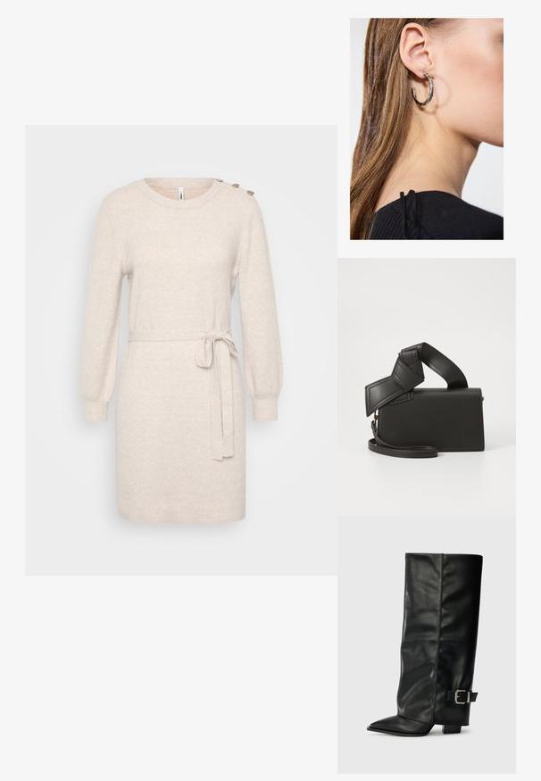 Abito lavorato a maglia beige con maniche lunghe, scollatura rotonda e dettagli di bottoni laterali. Include una cintura in vita per la regolazione. Texture morbida.; Stivali neri in pelle fino alla caviglia con punta affusolata, texture liscia e una fibbia argentata accento sul lato. Tacco quadrato spesso.; Borsa in pelle nera di forma rettangolare, con un manico annodato unico e una tracolla removibile. Texture liscia e cuciture minime.; Orecchino a cerchio in argento con finitura lucida, caratterizzato da piccoli dettagli in oro e una forma tondeggiante, indossato sul lobo.
