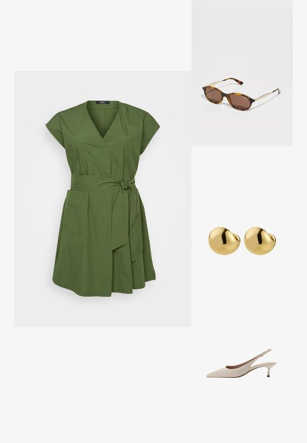 Grøn omslagskjole med korte ærmer, v-udskæring, frontbånd, sidelommer og et let struktureret stof.; Beige slingback-hæle med spids tå og en lav, flared hæl. Fremstillet af glat læder med et minimalistisk design og justerbar rem.; Skildpaddemønstrede solbriller med runde, mørkebrune linser. Har guldaccenter på stængerne og en blank finish. Mærkenavnet tydeligt synligt på stellet.; Pilgrim JACE - Øreringe - gold-coloured