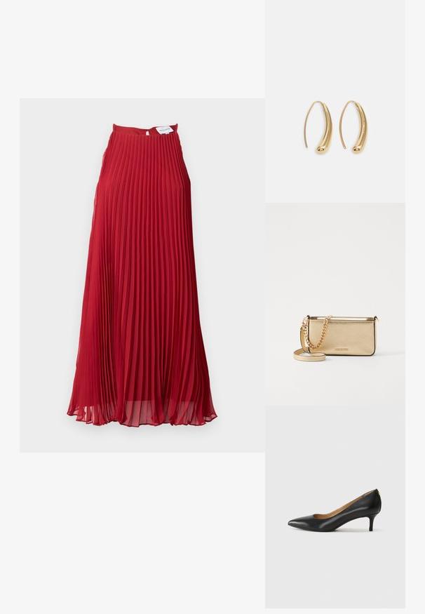 Sakals ar kroku sarkans, augsta kakla izgriezums un rāvējslēdzējs aizmugurē. Izgatavots no viegla auduma ar plūstošu, maigu tekstūru.; Melnas ādas augstpapēžu kurpes ar pīlādžu purngalu, zemu papēdi un gludu virsmu. Raksturīga neliela atvere priekšā un minimāls aprīkojums aizmugurē.; Metālisks zelta ādas klipsis ar teksturētu apdari, ar zelta ķēdes siksniņu un noņemamu pleca siksniņu. Zīmola logo iepresēts.; Zelta toņu metāla gredzena auskari ar izliektu, pagarinātu formu. Ar gludu, spīdīgu virsma un noapaļotu galu papildu detaļām.