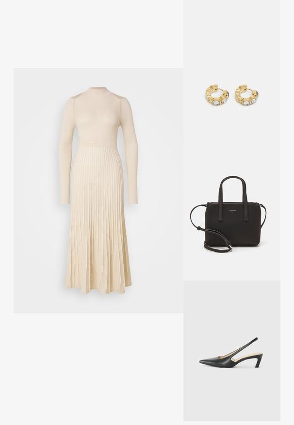 Sukienka długosleeve, dzianinowa z prążkowanym wzorem w jasnym beżu, z dopasowanym górnym krojem i rozkloszowanym dołem, z pionowymi fałdami i kołnierzem typu mock neck.; Czarny but na obcasie typu slingback z ostro zakończonym noskiem, z niskim obcasem, wykonany z gładkiej skóry, z wycięciem po boku dla lepszej wentylacji.; Czarna torebka z dwoma krótkimi uchwytami i odpinanym paskiem na ramię. Gładki materiał przypominający skórę, z zamkiem błyskawicznym i detalem z logo.; Złote kolczyki w kształcie obręczy z teksturowanym fasonem i trzema przezroczystymi kryształkami po jednej stronie, oferujące nowoczesną, geometryczną estetykę.