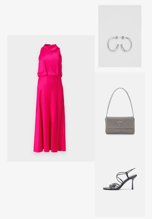 Bezrúškov dresses s dĺžkou po zem v jasnej ružovej farbe, s drapovaným výstrihom a hladkým, plynúcim materiálom v A-liniovom strihu.; Čierne sandále na vysokom podpätku majú tenké remienky s uzlovým dizajnom, hladký štvorcový špičku a elegantný stiletto podpätok.; Svetlošedá metalická kabelka s reťazovým popruhom, ozdobená malými kruhovými kovovými štítkami a trojuholníkovým logom značky.; Strieborné kruhové náušnice s hladkým a lesklým povrchom. Okrúhly tvar, ľahký dizajn, s uzáverom na kolík.