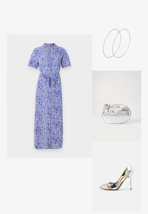 Mėlynas raštuotas suknelė su trumpomis rankovėmis, mygtukų uždarymu, apykakle ir juosmens juosta. Suknelė turi abstrakčias, virstančias baltas linijas ant vientiso mėlyno fono.; Aštrus pirštas aukštakulnis batelis su sidabro, aukso ir nuogų spalvų deriniu. Blizgus paviršius su išpjovos dizainu, su stiletto kulnu.; Sidabrinė metalinė maišelio forma su švelnia, apvalia forma ir mazgu užveriamu viršumi. Pagaminta iš lygios dirbtinės odos medžiagos.; Sidabrinės pusmėnulio auskarai minimalistiniu dizainu. Apskritimo forma, lygus paviršius ir plonas profilis. Lengvi su poliruotu apdailu.