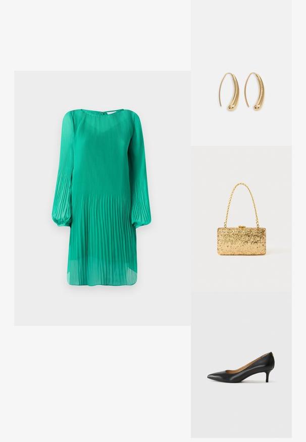 Grön plisserad klänning med långa ballongsärmar och rund halsringning. Tyget är lätt och genomskinligt, med en flödande silhuett.; Svart läderpumps med spetsig tå, låg klack och slät yta. Har en liten öppning framtill och minimal hårdvara bak.; Guldpaljetterad kuvertväska med rektangulär form, utrustad med ett vridet kedjehandtag och ett metallspänne, som reflekterar ljus med en strukturerad yta.; Guldtonade metallörhängen i en kurvad, avlång form. Har en slät, glänsande yta och en rundad spets för en extra detalj.