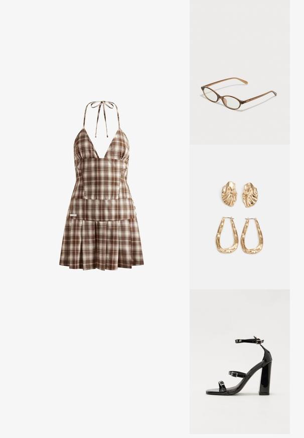 House of Sunny THE HOXTON CHECK DRESS - Φόρεμα ημέρας - multi-colored; Μαύρες πατέντες σανδάλια με τακούνι, τετράγωνη μύτη, ιμάντες αστραγάλου και ασημένιες πόρπες. Διαθέτουν χοντρό μπλοκ τακούνι για σταθερότητα.; Καφέ τετράγωνα γυαλιά με οβάλ φακούς, λεπτούς βραχίονες και διαφανή στοιχεία. Διαθέτουν έναν διακριτικό λογότυπο στο μπράτσο. Κομψός, ελαφρύς σχεδιασμός.; Χρυσά σκουλαρίκια με υφή, κυματιστά σχήματα. Περιλαμβάνουν γλυπτικά κλιπ-σε σκουλαρίκια και σχέδιο ανοιχτού σκουλαρικιού με σφυρήλατη επιφάνεια.