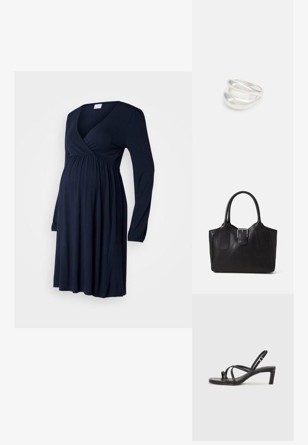 Tumesinine rasedusekleit pikade varrukatega, V-kaelusega ja kogutud vöökohaga mugavuse nimel. Valmistatud pehmest ja venivast kangast, mis võimaldab liikumisvabadust.; Mustast rihmajalatsid ruudukujulise varba ja madala ploki kontsaga. Omab mitmeid õhukesi rihmasid ja reguleeritavat pahkluu rihma. Valmistatud siledast nahast.; Mustgamma nahast kott, millel on sile tekstuur, struktureeritud kuju, kaks käepidet ja esiküljel silmapaistev hõbedane pandla detail.; Hõbedane kahekordne rõngas sujuva, poleeritud pinnaga. Omab voolavat, kõverat disaini, millel on kattuvad sektsioonid, et saavutada kaasaegne ilme.