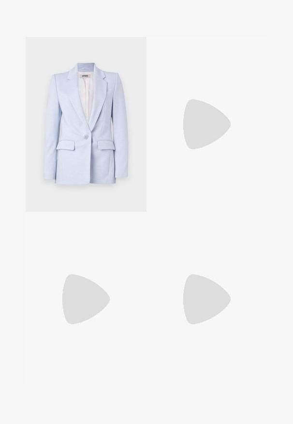 DRYKORN ATLIN - Žakete - blue; Guess MIMI WRAP - Pogājama blūze - pure white; DRYKORN BEFORE - Auduma bikses - blue; Guess GABBEN - Klasiski papēži - black
