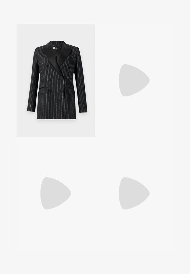 The Kooples VESTE COSTUME - Blazer - black; Top nero senza maniche realizzato in tessuto morbido, caratterizzato da un grande accento di fiori in tulle bianco sul lato sinistro e un colletto alto con chiusura a zip.; Pantaloni neri su misura realizzati in un tessuto liscio, con un design a gamba dritta e due tasche laterali. Costruzione elegante e minimalista.; Pantofole da balletto nere in pelle con punta arrotondata, texture liscia, dettagli di cucitura minimi e design con suola flessibile.; Won Hundred MARSIELLE COMPUTER BAG UNISEX - Borsa porta PC - black