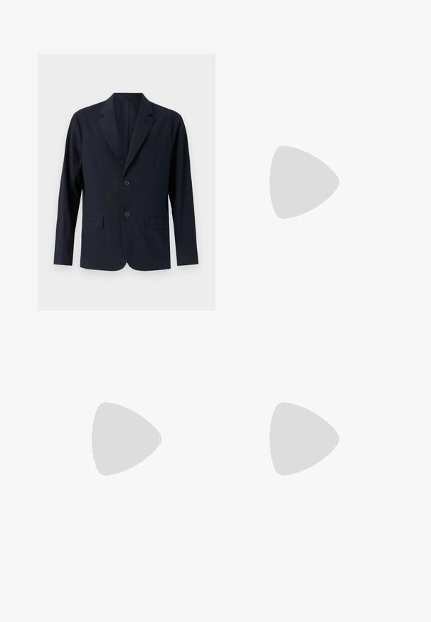 Armani Exchange Americana - deep navy; Camisa polo de manga corta de color azul claro con cuello azul oscuro y tapeta de tres botones. Tejido texturizado con un acabado suave y transpirable.; Filippa K TERRY CROPPED TROUSER - Pantalones - black; BOSS AIDEN - Zapatillas - dark blue