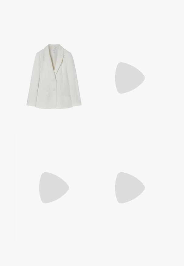 Blazer alb croit cu rever în formă de U, două buzunare frontale și închidere cu două butoane. Tesătură netedă cu o textură subtilă. Mărimea 36.; Bralette sportiv alb-negru, cu bretele ajustabile, design ajustat și detaliu din spate în cruce. Fabricat dintr-un material elastic, texturat.; Friends Like These REGULAR FIT - TAILORED ELASTIC BACK - Pantaloni scurți - black; Cizme slingback negre din piele lăcuită, cu vârf ascuțit, prezentând un tocul geometric unic și o textură netedă. Curea ajustabilă pentru suport.; Geantă de umăr împletită, de culoare neagră, cu o curea din piele netedă și închidere cu fermoar. Are o suprafață texturată și o formă curbată.