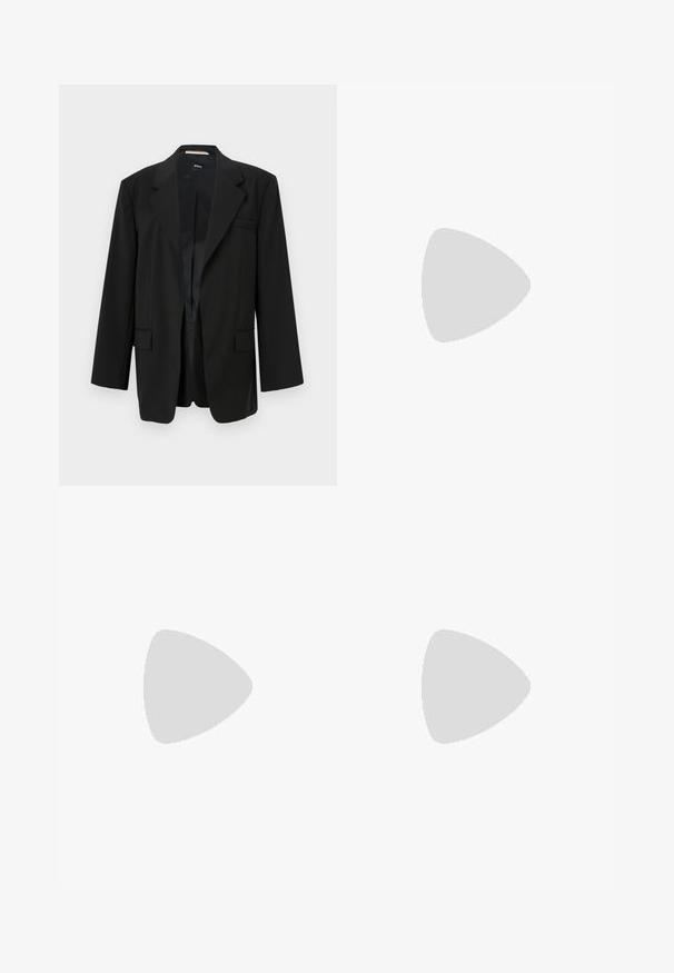 Blazer negro con solapa de muesca, cierre de un solo botón y dos bolsillos frontales. Hecho de una tela suave con un ajuste estructurado y forro interior.; Blusa crema de cuello alto con mangas cortas, hecha de una tela suave. Presenta un ligero brillo y un cierre de botones en la parte posterior del cuello.; Pantalones de pierna ancha beige con una textura suave, que presentan una cintura alta y dos bolsillos frontales. Diseño limpio con un ajuste entallado.; Mules de cuero negro con punta afilada y tacón bajo y cuadrado. Textura suave con un diseño elegante. Parte trasera abierta con detalles mínimos.