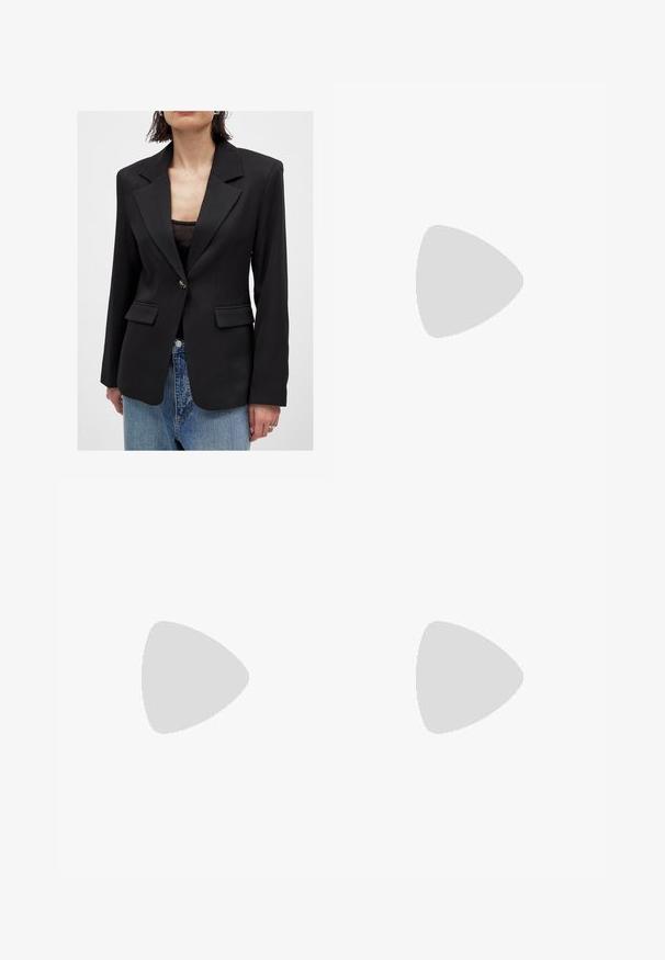 Blazer noir en tissu lisse, avec un col cranté, une fermeture à un bouton et deux poches frontales ; associé à un jean bleu.; Chemise en denim marron clair à manches longues, col pointu, deux poches avant et boutons-pression argentés. Présente une coupe décontractée et une texture durable.; Shorts en denim bleu clair, avec une taille haute, quatre poches et des coutures visibles. Fabriqués en tissu denim texturé.; Bottines noires en cuir avec des panneaux élastiques sur les côtés, une semelle en caoutchouc épaisse et un bout arrondi, associées à une jupe en denim foncé effilochée.; Lunettes noires rectangulaires avec des verres transparents, présentant des bords arrondis et des accents sur les côtés, avec une finition brillante sur la monture et les branches.