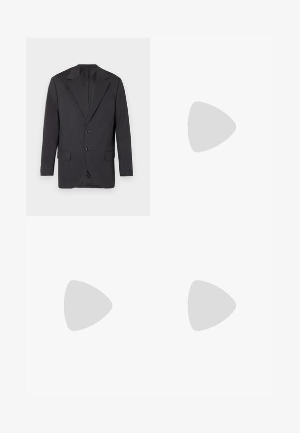 Czarny żakiet w odcieniu ciemnoszarym z klapami typu notch, dwoma guzikami z przodu, dwiema bocznymi kieszeniami i jedną kieszenią na piersi. Gładki materiał z dopasowanym krojem.; Dwie koszulki polo: jedna biała z czarnymi akcentami, druga w jasnoniebieskim melanżu. Każda z nich ma kołnierzyk oraz zapięcie na dwa guziki z logo.; Szare lniane spodnie o luźnym kroju, z elastycznym paskiem w talii, zapięciem na guzik i prostymi nogawkami. Gładka tekstura, minimalistyczny design.; Białe skórzane trampki z granatowym piętkiem, okrągłym noskiem i kontrastowymi brązowymi akcentami. Posiadają płaskie sznurówki i teksturowaną gumową podeszwę.