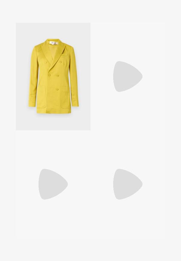 Kaksirivinen bleiseri kirkkaankeltaisessa värissä, valmistettu sileästä kankaasta, jossa on lovelliset kaulukset, kaksi etutaskua ja yksi rintatasku.; Pitkähihainen poolopaita ohuesta mustasta kankaasta, jossa toistuva valkoinen ketjukuvio. Istuva malli, jossa vyötäröllä hienovarainen poimutus.; Polvihame sininen, jossa on monivärinen aaltokuvio. Hameessa on musta vyötärö, etupainikkeet ja kaksi sivutaskua.; Valkoiset, teräväkärkiset muulit matalalla stiletto-korolla. Valmistettu sileästä materiaalista, minimalistisella muotoilulla ja hienovaraisella ruskealla pohjadossilla.