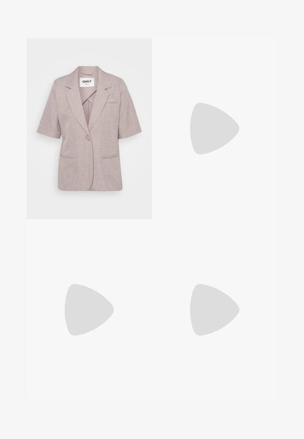 Világos mauve blézerdzseki, texturált anyagból készült, rövid ujjakkal, egy gombos záródással és két elülső zsebbel.; Tejcsíkos, hosszú ujjú felsők krém és sötétbarna színben, melyek rövidített fazonúak és fodros nyakkivágással rendelkeznek, hullámos széllel.; Sötétkék, bő szárú nadrág, húzózsinórral deréknál, elülső zsebekkel és látható fehér varrással.; Középig érő bézs velúr csizmák vastag sárga platformtalppal, puha, strukturált béléssel és lekerekített orral. Simára felület.