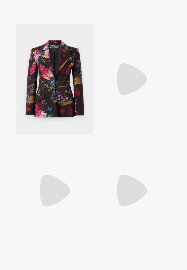 Črn blazer z barvitimi cvetličnimi, ptičjimi in metuljnimi motivi, ki ima izrezan ovratnik in enojno zapiranje na gumb.; Črna dolga bluzka z moko z dolgimi rokavi in cvetličnim vzorcem, z gumbi spredaj, ovratnikom in oznako Versace Jeans Couture znotraj ovratnika.; Črna krila z rumenim in belim cvetličnim vzorcem, razširjen kroj, gladka tekstura in širok pas z logotipom ob strani.; Črne usnjene visoke pete s koničastim nosom; vsebujejo kovinski zlat poudarek na kapici za prste. Gladka površina s štampiljko obliko.