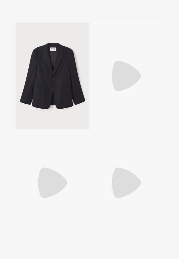 Marineblazer med fitted design, der har to forlommer, klassiske slag og to knapper. Fremstillet af glat, letvægtsstof.; Hvid langærmet sweatshirt lavet af bomuld, med et sort logo-design foran og ribstrikkede manchetter. Klassisk rund halsudskæring.; Sorte plisserede bukser med et lige, bred ben-design. Fremstillet af glat stof, med en knaplukning og bæltesløjfer.; Læder loafers i sort med en glat finish, rund tå, dekorativ syning og et lille metalaccent foran.