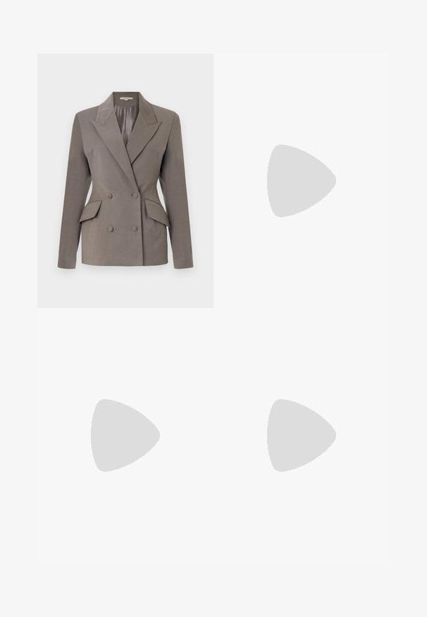 Hallist topeltkootud bleiser satiinvoodriga, terava kraega, kahe esickotiga ja kahe nupuga sulgemisega. Kohandatud lõige struktureeritud õlgadega.; Valge lühikeste varrukatega T-särk ribatud kangast. Ümara kaelusega, tavalisest sobivusest ja peente õmbluse detailidega. Ilma mustrite või graafikateta.; Laiad püksid heleses pruunis kangas, millel on voldid, sirge esiosa ja puhas ääreline. Sile tekstuur, millel on peen sära.; Must musta slingback kingad terava ninaga, madala kassi kontsaga ja siledast tekstuurist. Omab avatud selga ja minimaalset õmblemise detaili.