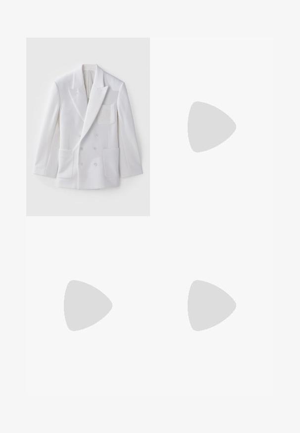 Fehér, dupla breasted blazer, két elülső zsebbel, csúcsos hajtókákkal és hímzett folttal a mellkasán. Simaszerkezet, testhezálló kialakítás.; Világoskék, hosszú ujjú ing sima anyagból, klasszikus gallérral, gombos elülső résszel és egy kis zöld logóval a mellkason.; Fehér, bő szárú nadrág rugalmas derékpánttal, oldalsó zsebekkel és kontrasztos zöld díszítéssel az oldalán. Sima szövet textúra.; Fehér bőr sportcipők zöld díszítéssel, fűzős kialakítással, arany fűzőlyukakkal és textúrázott panelek. Vastag tejszín színű gumitalp.