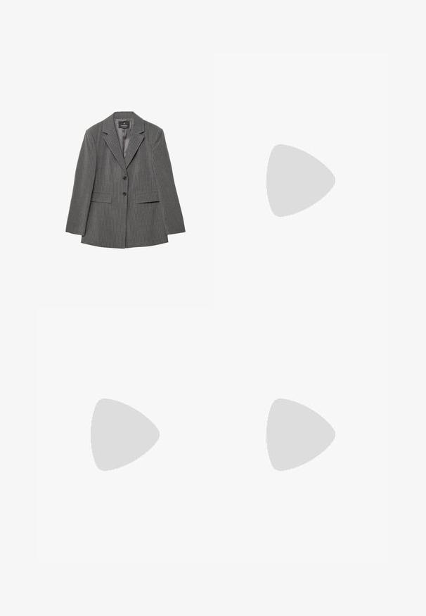 Blazer grigio a righe con vestibilità su misura, rever a punta, due bottoni e due tasche frontali. Realizzato in un tessuto testurizzato con fodera liscia.; Body nero con maniche lunghe trasparenti, tessuto drappeggiato davanti e parte inferiore aderente. Texture liscia con una silhoutte aderente.; Pantaloni neri realizzati in tessuto texturizzato, con un alto punto vita e un design aderente con cuciture frontali. Senza tasche o chiusure visibili.; Stivali neri in pelle al ginocchio con punta affusolata e tacco a stiletto, caratterizzati da una texture liscia e un design minimale senza decorazioni visibili.; Occhiali da sole neri oversize con lenti ovali, montatura in plastica liscia e accenti dorati sulle tempie. Le lenti scure offrono protezione dal sole.; Borsa a tracolla in pelle nera con silhouette curva, dotata di una tracolla in catena dorata e una finitura liscia e lucida.