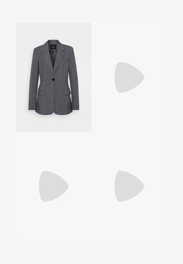 Pelēks bleizeris, izgatavots no teksturēta auduma, ar iegriezta tipa apkakli, vienu pogu aizdari, divām priekšējām kabatām un krūšu kabatu.; Melnā blūze ar īsām piedurknēm, izgatavota no mīksta auduma, ar garām sequīnu piedurknēm, kurām ir vertikālas līnijas un pieguļoši elastīgie gali.; Platas kājas melnas bikses, izgatavotas no gludas auduma, ar pogu aizdari un smalkiem svārkiem, ar elastīgu jostasvietu ērtībai.; Melni lakoti slingback augstpapēžu zābaki ar smailu pirkstu, metāla akcentu uz pirksta un plānu kaķa papēdi. Gluda tekstūra, minimālistisks dizains.