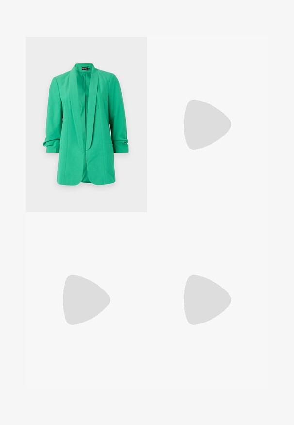 Roheline bleiser siledast kangast, millel on kapuutsikaelus, pikad varrukad rullitud äärtega ja sirge lõikega disain. Kinnitusi ei ole nähtaval.; Musthave musta t-särk, millel on karu graafika ja tekst "EI NII NÄDALA, KUID MÄRG" paksult valgete tähtedega. Puuvillane materjal.; Heledad hallideega sinised teksad, millel on kõrge talje. Teksade jalgadel on lai alus, kaks rebitud kohta põlvede ümber ning klassikaline viie tasku stiil.; Valge kõrgem kangast tenniseking, millel on must kummist tald, ees kummist varvasetugi ja kuus aukku paelte jaoks, pakkudes puhta ja minimalistliku disaini.