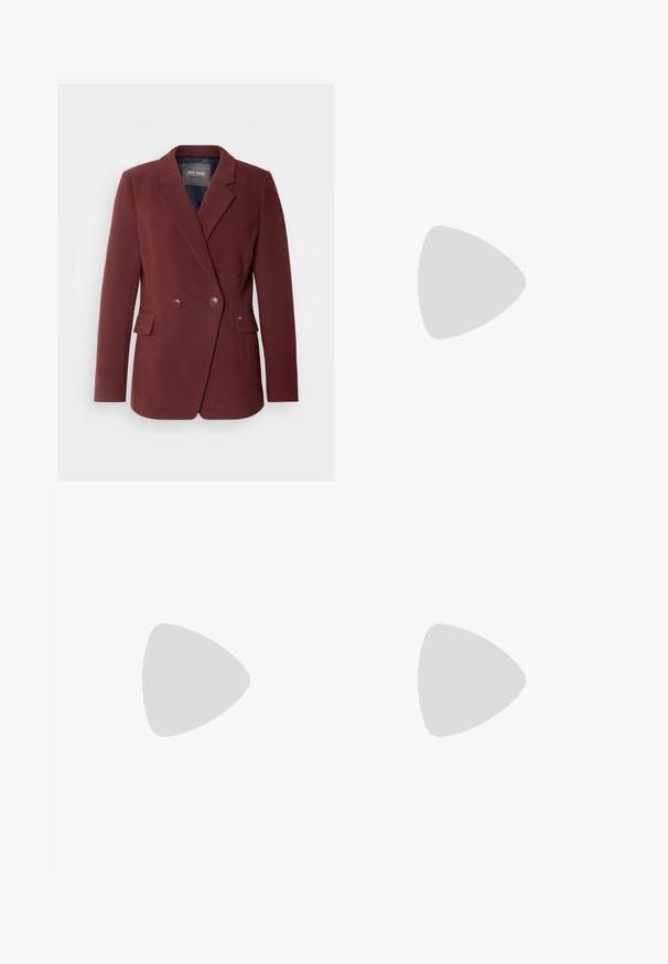Mos Mosh BELLIS - Blazer - rum raisin; Svart kortermet T-skjorte med bred hals. Laget av mykt, lett stoff. Enkel design uten mønstre eller detaljer.; Svart vide bukser med teksturert stoff, elastisk midje og avtagbart belte som gir justerbar passform.; Sorte semskede hælede sandaler med en bred blokhæle, justerbar ankelrem, åben tå-design og kontrastsyede detaljer.