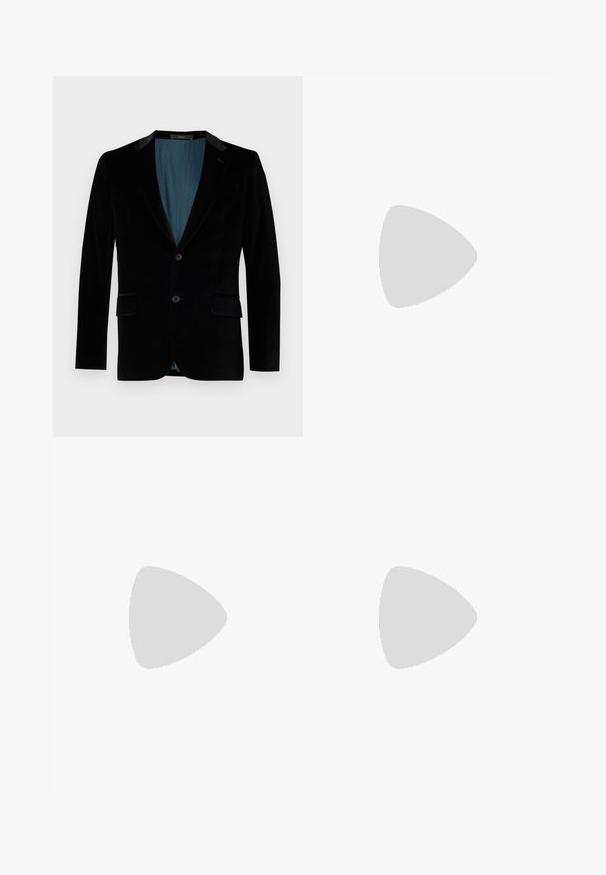 Črni žametni blejzer z ozko prileganjem, zarezani ovratnik, dvema sprednjima žepoma, z eno gumbno zapenjanjem in kontrastnim teal podlogom.; Majica s kratkimi rokavi iz mehke tkanine, z naravnim ozadjem v kremni barvi, ki prikazuje abstraktne cvetlične vzorce v črni, rjavi in svetlo modri barvi.; Črne široke hlače z gladko teksturo, ki imajo dva sprednja pregiba, gumbasto zapiranje in stranske žepe. Trajna tkanina.; Paul Smith JASON - Elegantni čevlji z vezalkami - black