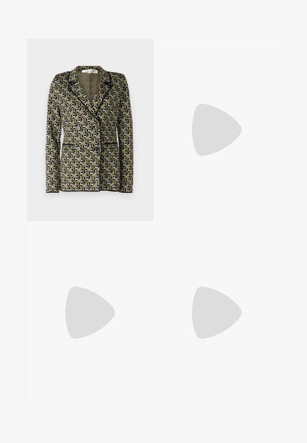 Diane von Furstenberg DION JACKET - Blazer - green; Faithfull the brand ALLISTE OVERSIZED FIT WRAP - Camicetta - white; Diane von Furstenberg BELLINI PANTS - Pantaloni - green; Pantofole da balletto nere in pelle con punta arrotondata, texture liscia, dettagli di cucitura minimi e design con suola flessibile.