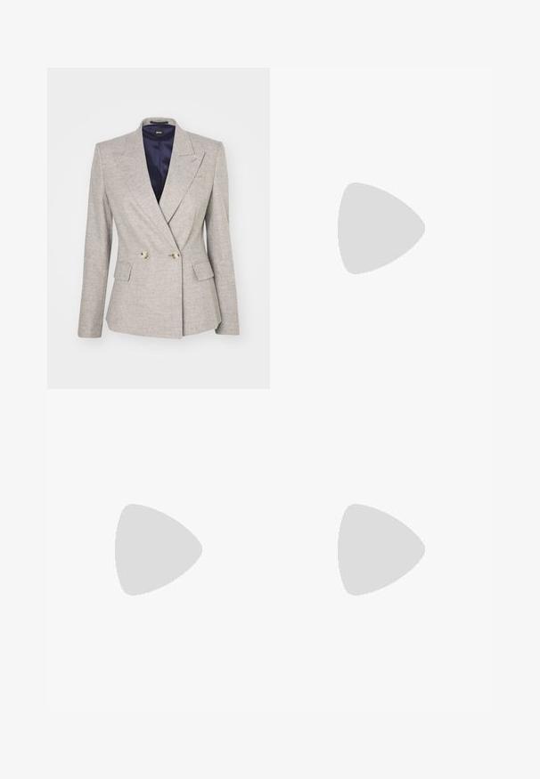 BOSS JIA - Blazer - open grey; Svart bomull t-shirt med korta ärmar, rundad halsringning och en enkel, ren design. Inga synliga mönster eller dekorationer.; Svarta skräddarsydda byxor med rak benform, med en slät yta och skarpa veck fram. Ingen synlig hårdvara.; Svart spetsig slingback-sko med låg klack, som har ett slätt lädermaterial och utskärningsdesign på sidan för andningsförmåga.