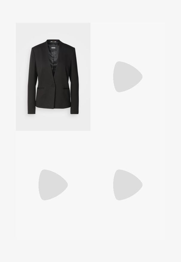 Blazer nero con collo a rever, chiusura con un bottone e due tasche anteriori. Realizzato in tessuto liscio con una fodera in satin.; T-shirt bianca cropped, maniche corte e larghe, tessuto di cotone morbido, scollatura rotonda con bordino arancione sottile, design minimale, senza motivi o grafiche.; Pantaloni neri su misura con un design a gamba dritta, caratterizzati da una texture liscia e pieghe ben definite sul davanti. Senza hardware visibile.; Sandali con tacco a blocco beige, con sottili cinturini e punta quadrata. Materiale liscio con dettagli minimi, progettati per un facile utilizzo.
