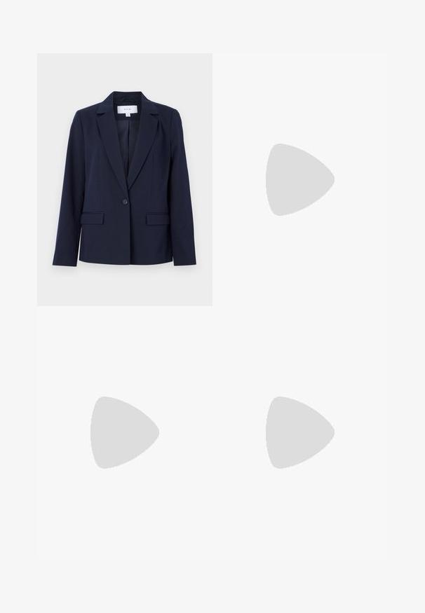 Blazer azul marino con solapas de muesca, cierre de un solo botón y dos bolsillos frontales, hecho de tela suave. Corte entallado con mangas largas.; Blusa de manga larga en color malva con cuello fruncido, escote en forma de ojal con cierre de botón y hombros ligeramente abullonados.; Jeans de mezclilla de tiro alto, de pierna ancha, en azul claro, con dos bolsillos delanteros y costuras visibles. Cuentan con un cierre de botón y cremallera.; Bailarina de charol burdeos con punta redonda, pequeño lazo en la parte frontal y una suela baja de goma negra. Textura suave.