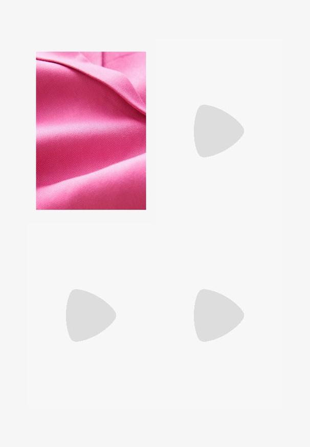 Tissu rose texturé, lisse avec un léger éclat, présentant un motif de tissage diagonal et une tombée douce. La saturation riche des couleurs augmente l'attrait visuel.; Robe longue à boutons avec des rayures diagonales rouges et roses alternées. Fabriquée en tissu léger avec des manches trois-quarts.; Baskets avec une tige en cuir blanc, un bout en daim gris et trois bandes noires. Présente un logo bleu sur la languette et une semelle en caoutchouc texturée.; Lunettes de soleil en plastique rouge avec une monture fine et ovale. Elles possèdent des verres sombres et un logo doré sur le côté. Des accents noirs au niveau des branches.