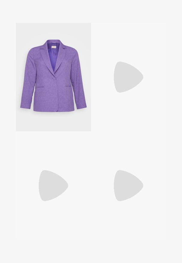 Persona by Marina Rinaldi TOLONE - Blézer - lavanda; Even&Odd Petite 2 PACK - Basic póló - white/black; Sötétkék harangszárú nadrág sima anyagú felülettel, lapos derékkal, látható varrások vagy díszítések nélkül.; Fekete velúr platform szandálok tömör fehér talppal, széles elülső pánttal és állítható bokapánttal. Textúrált talp a jó tapadásért.