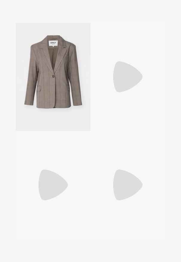 ONLY ONLJANA LIFE BOY - Bleiser - sugar almond/pine grove/sodalite blue; Lühike valge T-särk, mis on valmistatud puuvillast, lühikeste varrukatega, ümmarguse kaelusega ja sirge lõikega, omades sileda tekstuuri ja minimaalset disaini.; Mustad talje laiad jalad kunstnahast püksid esipaneeli nööbi ja lukuga, vöödega ja küljetaskutega valge tausta peal.; Mustmustest must-käigukingad, millel on konksuga nöör ja paks konts. Ühtlane tekstuur, stiilne disain ja minimalistlik esteetika.