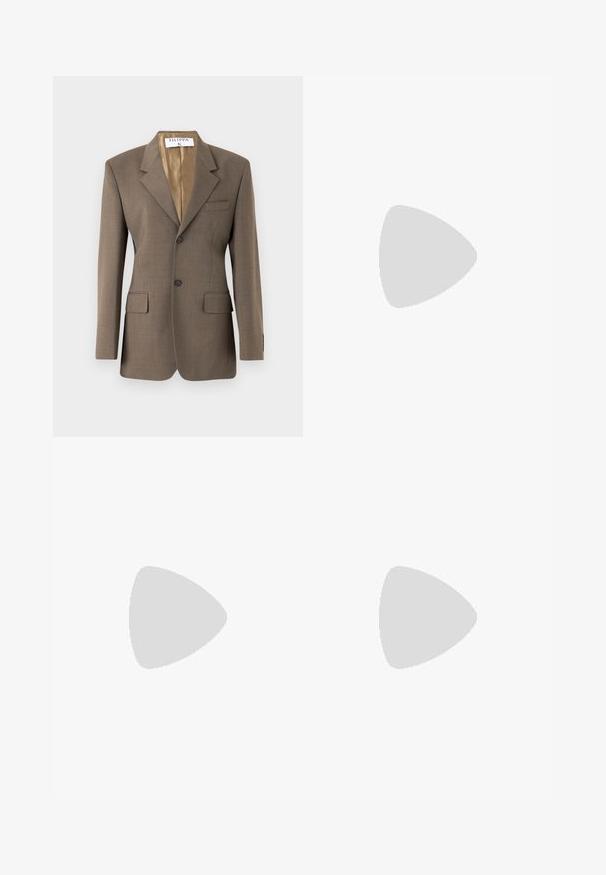 Filippa K TAILORED HOURGLASS  - Žakete - driftwood; Balts īsām piedurknēm T-krekls, izgatavots no kokvilnas. Vainaga kakla dizains ar gludu tekstūru un bez redzamām rakstām vai akcentiem. Pamata stils.; Baltas izplatas džinsus, kas izgatavoti no kokvilnas denima, ar augstu jostasvietu, pogu aizdari un četrām kabatām ar gludu tekstūru.; Baltas ikdienas apavi ar gludu sintētisku materiálu, apaļu purngalu, plakanu gumijas zoli un diskretu logo detalizāciju sānos un uz papēža.