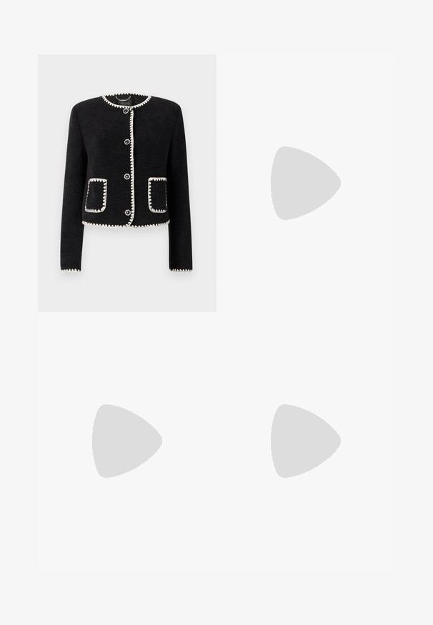 Zwarte jas met witte gegolfde bies, ronde halslijn en zes knopen aan de voorkant. Heeft twee opgestikte zakken met bijpassende bies. Textuurstof.; Zwarte katoenen t-shirt met een ronde halslijn en korte mouwen. Beschikt over een glinsterend "Guess" logo en de tekst "Opgericht negentien eenentachtig".; Zwarte flared broek gemaakt van een rekbaar materiaal met een gladde textuur, met naaddetails aan de voorkant voor extra ontwerp.; Witte hoge hak sandaal met een textuurriem voorzien van rhinestones, open teen ontwerp en enkelband met verstelbare gesp.