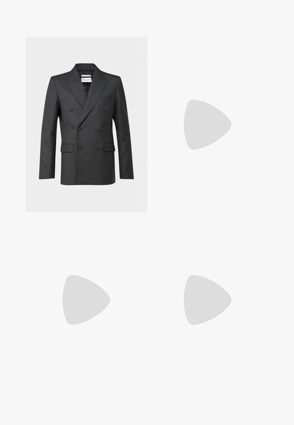 Blazer double boutonnage gris foncé avec un col à revers, deux poches avant et une texture subtile. Étiquette visible à l'intérieur de la zone du col.; Chemise blanche à manches courtes avec un col, deux poches à l'avant, des accents de dentelle et des boutons le long du centre. Matière en coton.; Pantalons bleu marine en tissu doux et texturé, avec une fermeture à bouton et une coupe droite, dotés de détails de couture subtils.; Mocassin pour homme en cuir noir avec un petit talon et un design classique à lanière penny, présenté en profil sur fond blanc.