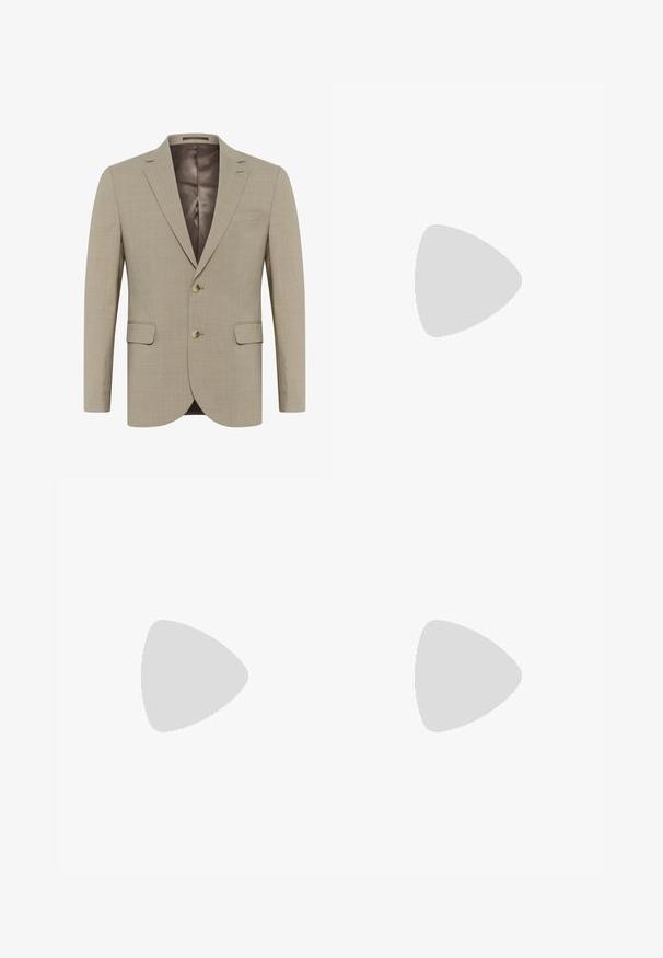 Bež bleiser, millel on tekstureeritud kangas, ühe nööbiga disain, kaks eesmist taskut ja kaks nööpi. Vooder on tumedamat tooni.; Noor curly helepruunide juustega noormees, kes kannab musta lühikeste varrukatega T-särki ja halli pükse, vaatab vasakule käed taskutes.; Laiad mustad denim püksid, millel on pleekinud viimistlus, kõrge vöökoht, viis taskut ja nähtavad õmbluse detailid.; Mustad nahast mokassiinid, millel on sile viimistlus, ümar varvas, dekoratiivsed õmblused ja veidi kõrgendatud tald.