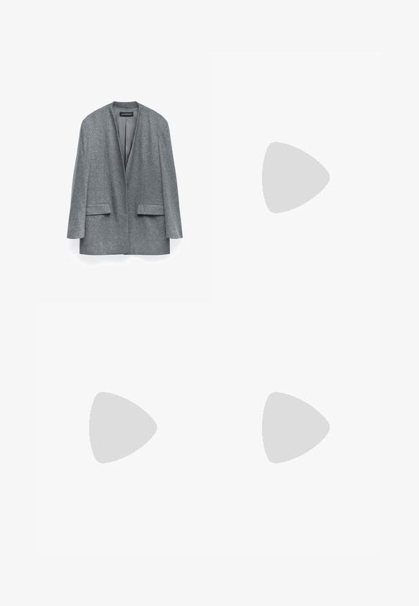 Blazer in lana grigia con una texture morbida, apertura frontale, maniche lunghe e tasche laterali. Presenta un design minimalista e una forma leggermente oversize.; Camicia bianca a maniche lunghe con scollo rotondo, realizzata in tessuto di cotone liscio. Presenta polsini a costine e un orlo dritto, senza motivi visibili.; Massimo Dutti JOGGER FIT - Pantaloni - black; Sneaker in suede beige con punta arrotondata, stringhe davanti e un accento testurizzato sul retro. La suola in gomma bianca offre un contrasto. Design semplice e moderno.