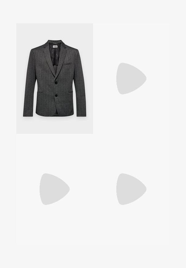 Blazer gris à motif avec col cranté, deux poches avant, fermeture à un bouton et doublure intérieure lisse. Tissu texturé avec un design en chevrons.; Polo shirt blanc en mélange de coton et polyester, doté d'un col, d'une patte de boutonnage à deux boutons et d'un logo brodé discret sur la poitrine.; Pantalon en coton beige avec une coupe droite, présentant une fermeture à bouton et des plis sur le devant pour plus de détails.; Chaussure noire en cuir à enfiler avec un bout arrondi, des détails cousus et une semelle en caoutchouc noire. Texture lisse avec un design minimaliste.