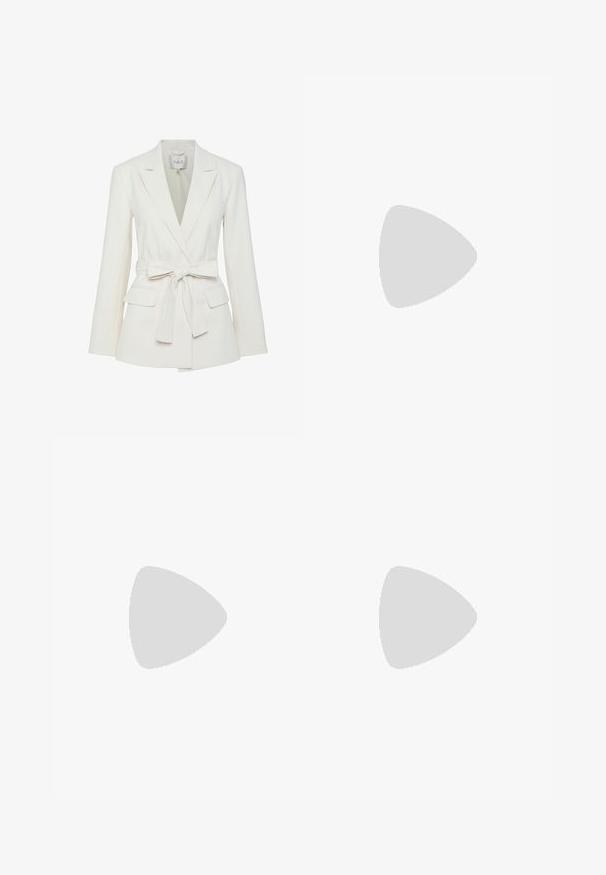 Witte blazer met een strik taille, notch revers en twee voorzakken. Gemaakt van een gestructureerde stof en heeft een borstzak.; Witte geribbelde tanktop met dunne schouderbandjes, voorzien van een klein rood Levi's-logo op de voorkant. Eenvoudig, aansluitend ontwerp met een rechte zoom.; Witte wijde jeans van denim met een vlakke voorkant, twee zijzakken en een knoopsluiting, met een rechte pijp en zonder zichtbare patronen.; Beige suède loafers met een spitse neus, platte hak en decoratieve goudkleurige hardware-accent op de schacht. Zachte textuur, minimale details.; Tortoiseshell zonnebril met een ronde, stevige montuur en bruine lenzen. Heeft subtiele patronen en rechte, taps toelopende veren.