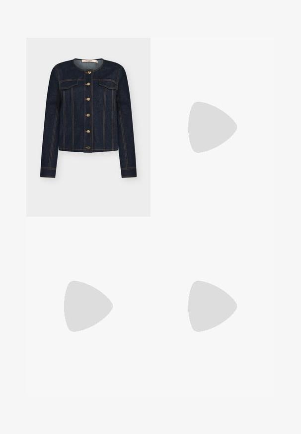 Tmavý rifľový kabátik s okrúhlym výstrihom, zlatými gombíkmi, prednými vreckami a oranžovým prešívaním. Má dlhé rukávy a priliehavý strih.; Krátky rukáv, košeľa s golierom v čiernej farbe, vyrobená z jemnej látky. Obsahuje päť predných gombíkov a malú nášivku na boku.; Čierne široké nohavice s vysokým pásom, so zapínaním na gombíky na páse a prednými sklady.; Čierne kožené lodičky s špicatou špičkou a nízkym blokovým podpätkom. Obsahuje remienok okolo členka so zlatým prackou. Hladký povrch.