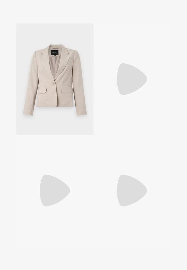 Beige, skreddersydd blazer med enkelt knappelukking, to frontlommer og teksturert stofffinish. Fôret innside.; Hvit langermet høyhalset topp laget av glatt, elastisk stoff. Har høy krage og tettsittende design, uten synlige mønstre eller dekorasjoner.; Lys blå vide jeans laget av denim, med høy midje, fem-lommers design og subtile falminger for et slitt utseende.; Hvite plattform sneakers laget av glatt syntetisk materiale, med rund tå, snøring og en strukturert gummisåle. Svart hæl akcent.